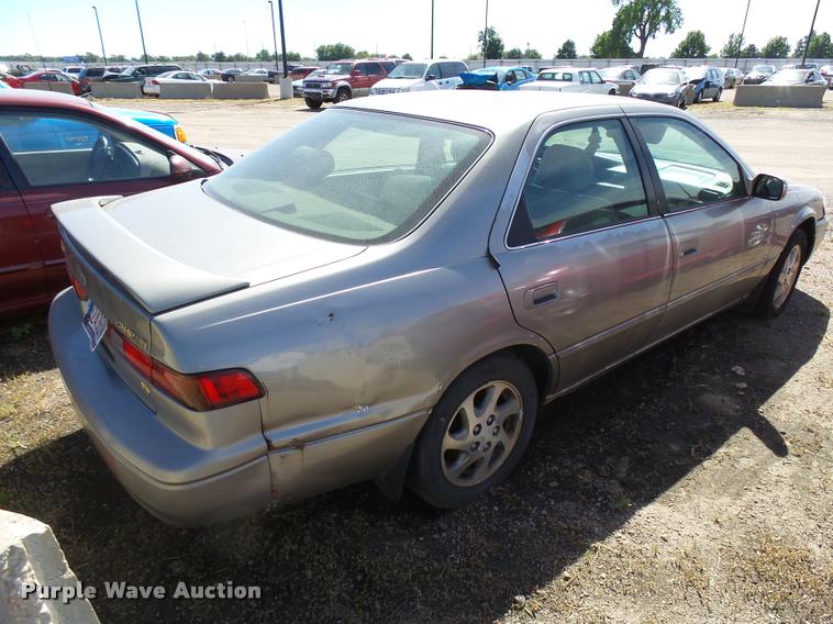 image for item L2743 1998 Toyota Camry