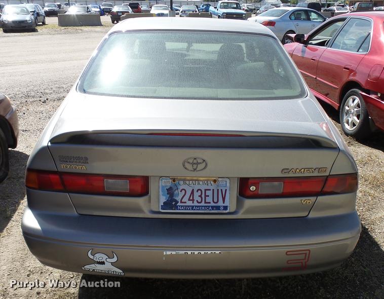 image for item L2743 1998 Toyota Camry