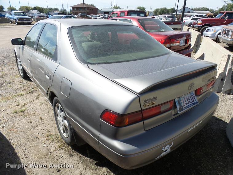 image for item L2743 1998 Toyota Camry