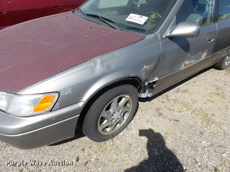 image for item L2743 1998 Toyota Camry