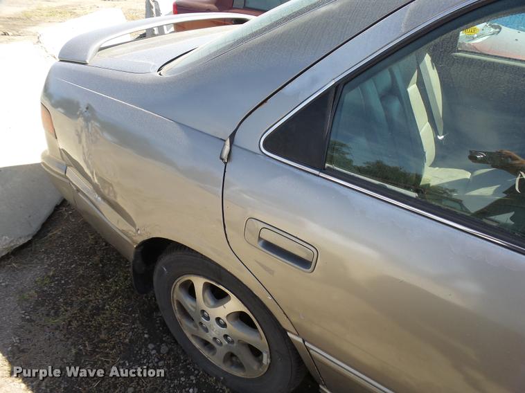 image for item L2743 1998 Toyota Camry