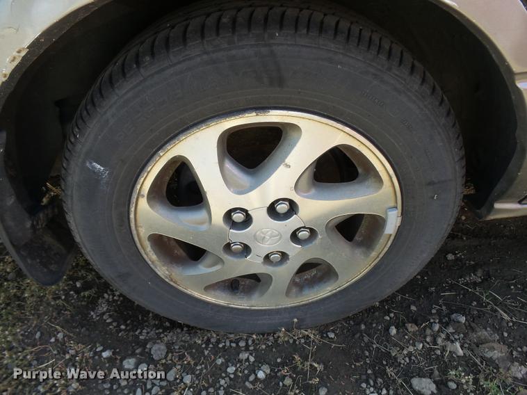 image for item L2743 1998 Toyota Camry