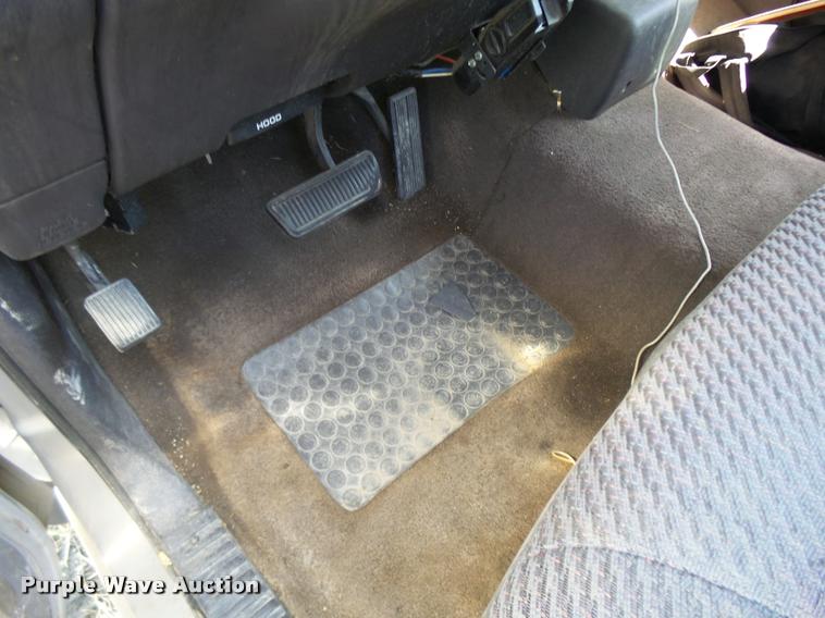 image for item L2745 1999 Dodge Ram 1500 pickup truck