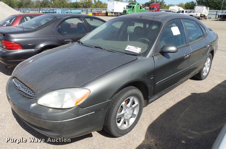 image for item L3249 2004 Ford Taurus