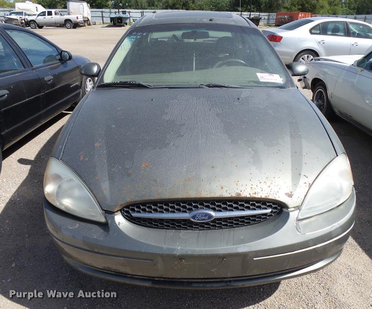 image for item L3249 2004 Ford Taurus