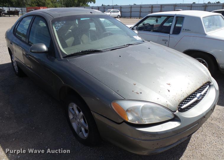 image for item L3249 2004 Ford Taurus