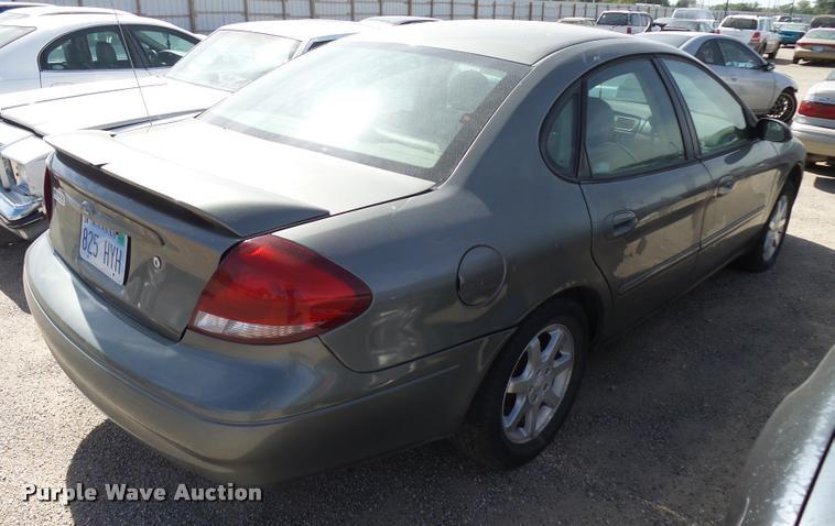 image for item L3249 2004 Ford Taurus