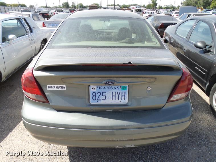 image for item L3249 2004 Ford Taurus