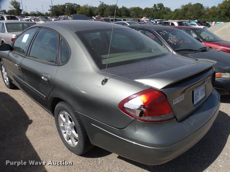 image for item L3249 2004 Ford Taurus