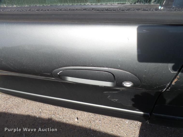 image for item L3249 2004 Ford Taurus