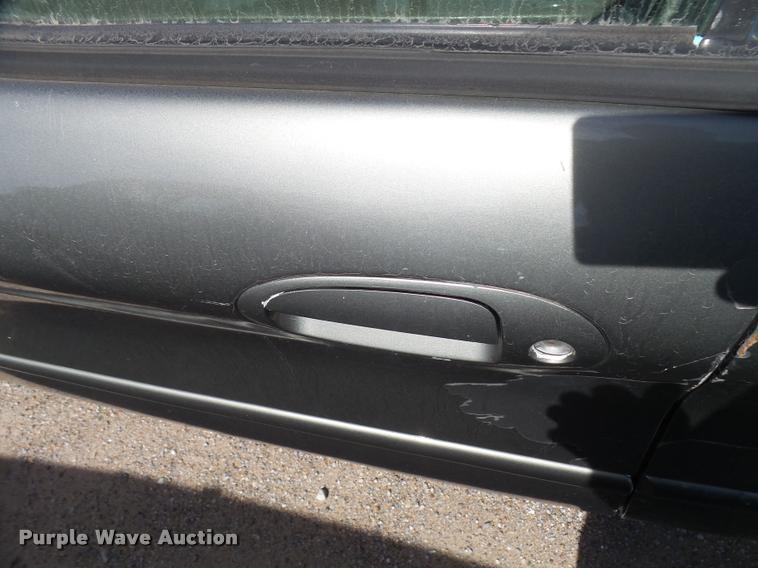 image for item L3249 2004 Ford Taurus