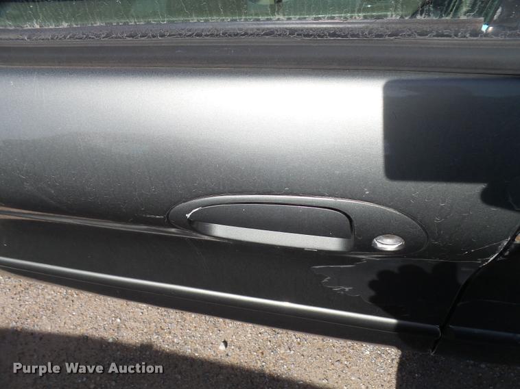 image for item L3249 2004 Ford Taurus