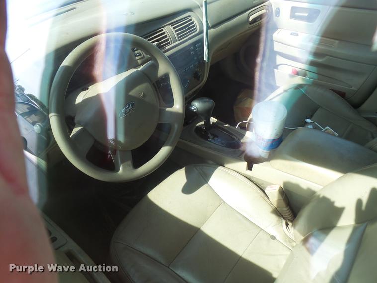 image for item L3249 2004 Ford Taurus