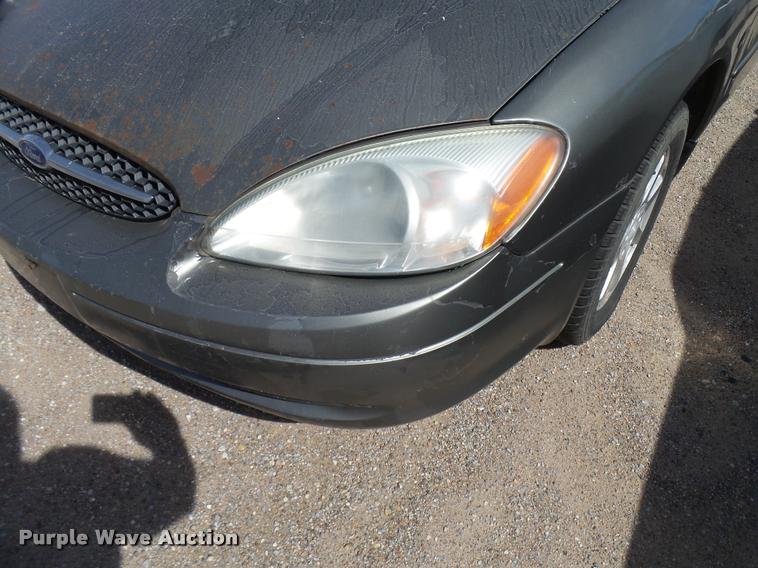 image for item L3249 2004 Ford Taurus