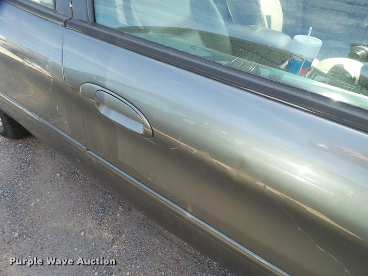 image for item L3249 2004 Ford Taurus