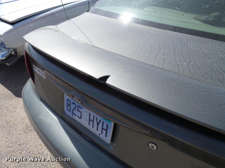 image for item L3249 2004 Ford Taurus