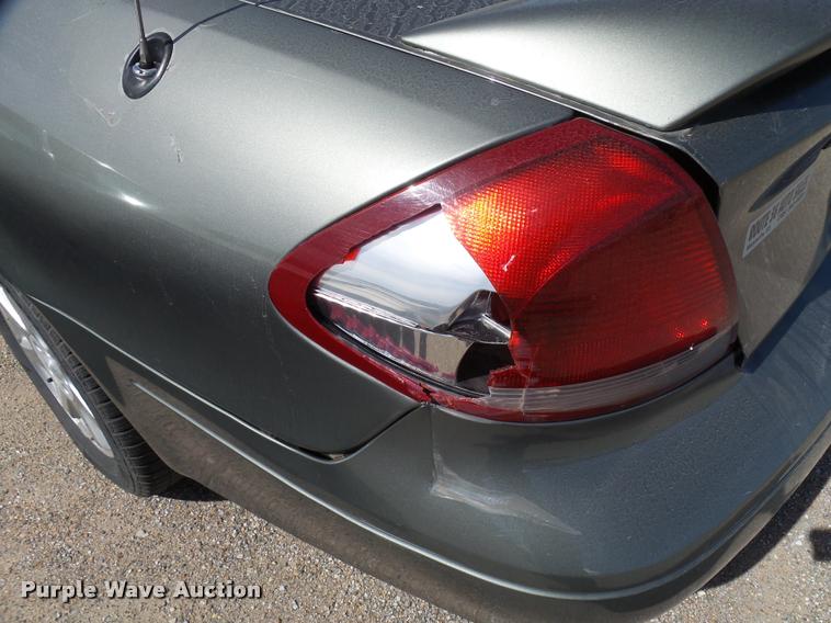 image for item L3249 2004 Ford Taurus