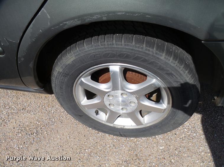 image for item L3249 2004 Ford Taurus