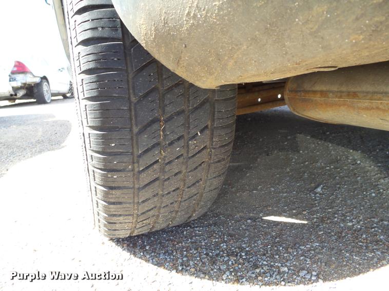 image for item L3249 2004 Ford Taurus