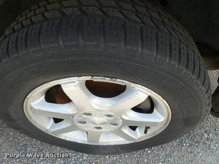 image for item L3249 2004 Ford Taurus