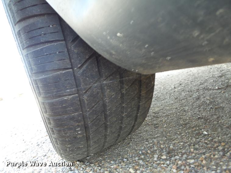 image for item L3249 2004 Ford Taurus