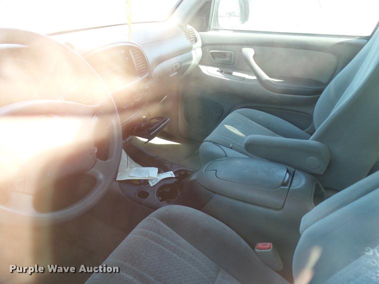 image for item L3251 2005 Toyota Tundra pickup truck