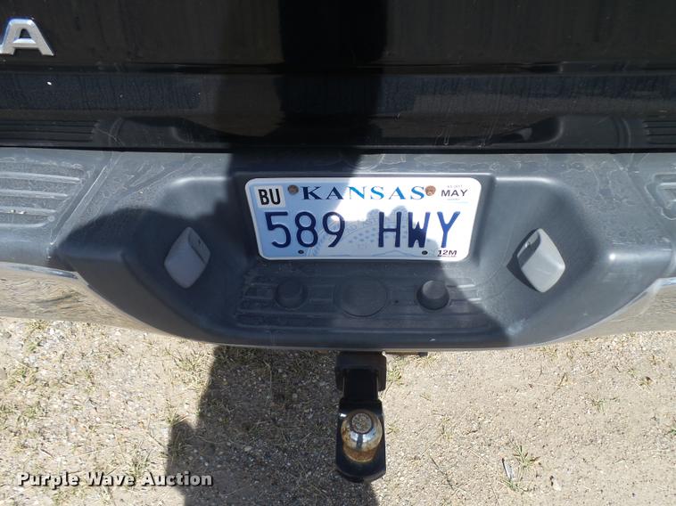 image for item L3251 2005 Toyota Tundra pickup truck