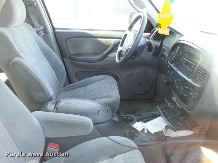 image for item L3251 2005 Toyota Tundra pickup truck