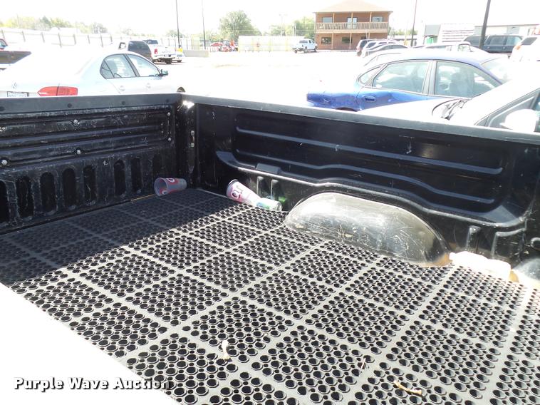image for item L3251 2005 Toyota Tundra pickup truck