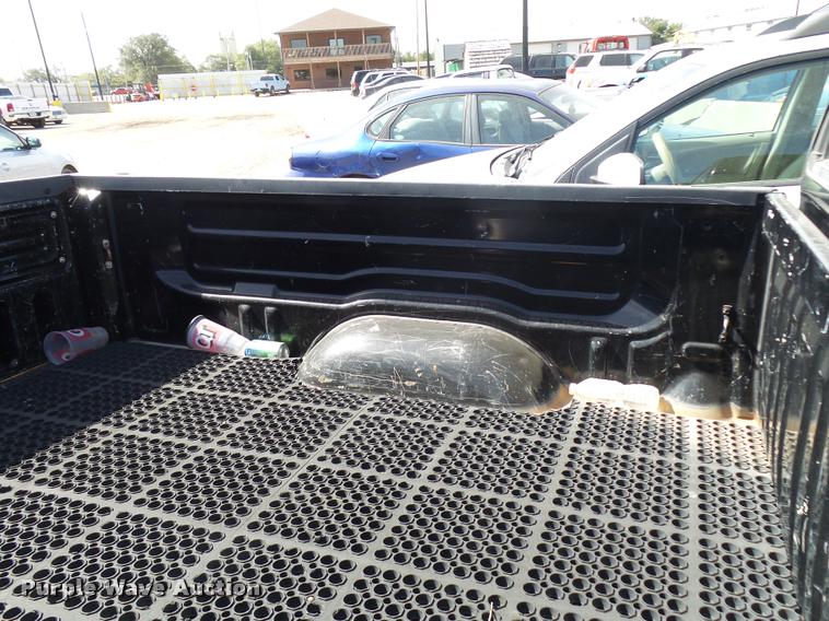 image for item L3251 2005 Toyota Tundra pickup truck