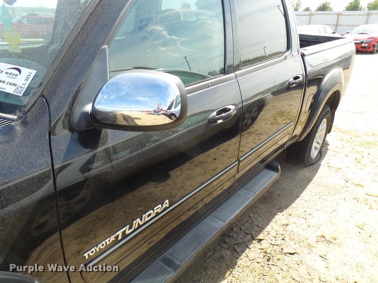 image for item L3251 2005 Toyota Tundra pickup truck