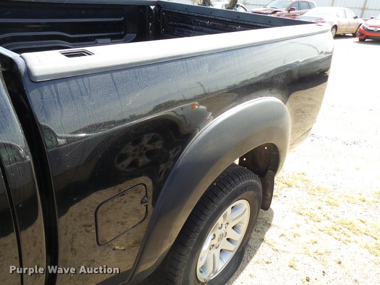 image for item L3251 2005 Toyota Tundra pickup truck