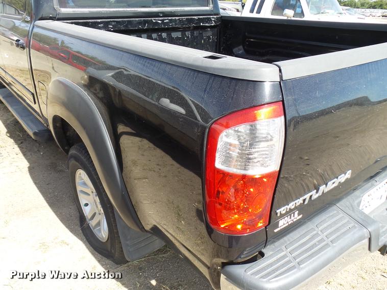 image for item L3251 2005 Toyota Tundra pickup truck