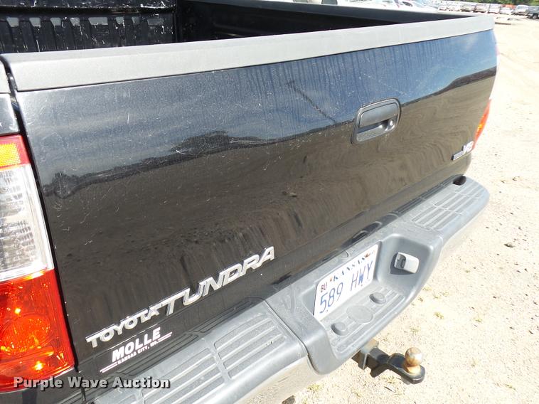 image for item L3251 2005 Toyota Tundra pickup truck