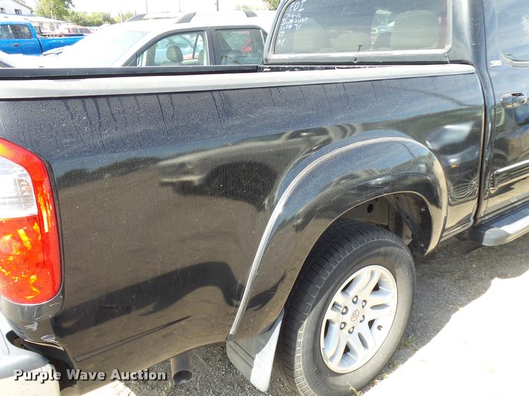 image for item L3251 2005 Toyota Tundra pickup truck