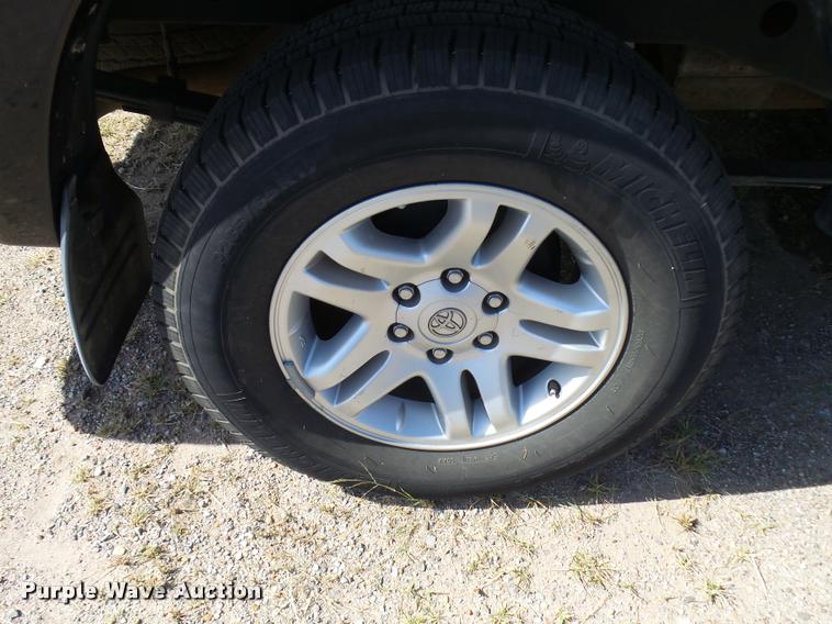 image for item L3251 2005 Toyota Tundra pickup truck