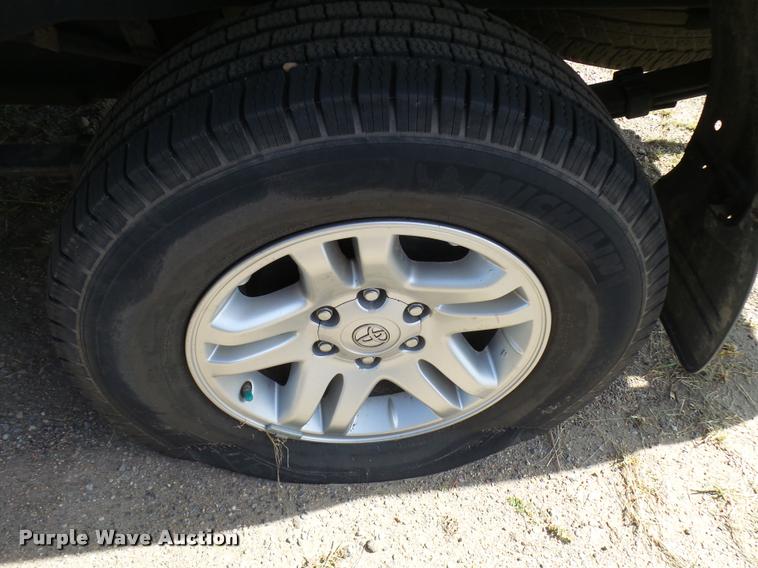 image for item L3251 2005 Toyota Tundra pickup truck