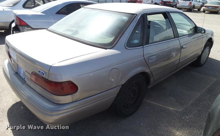 image for item L3252 1995 Ford Taurus GL