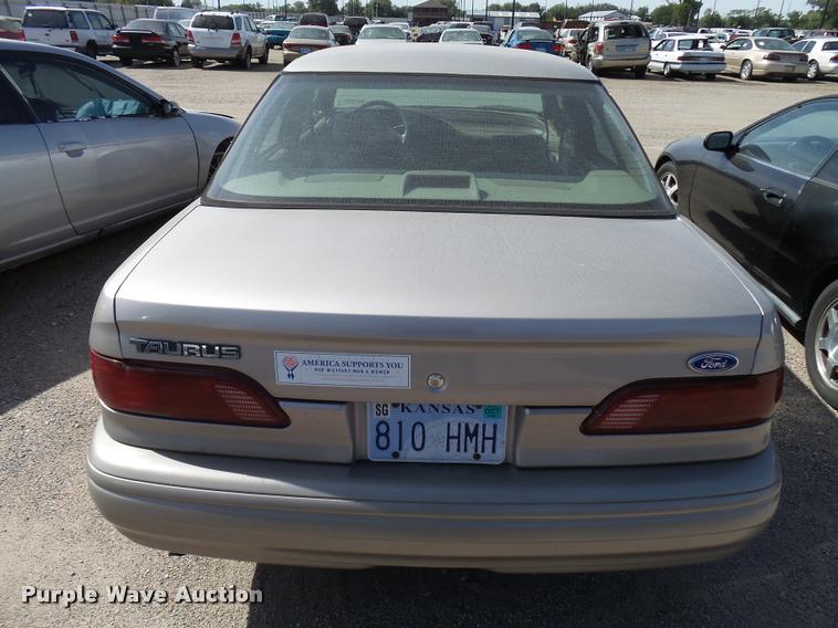 image for item L3252 1995 Ford Taurus GL