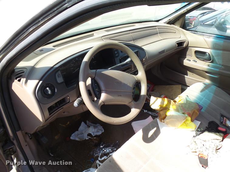 image for item L3252 1995 Ford Taurus GL