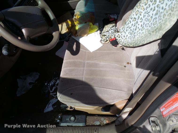 image for item L3252 1995 Ford Taurus GL