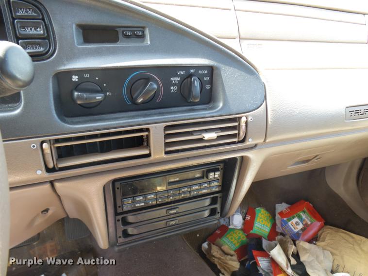 image for item L3252 1995 Ford Taurus GL