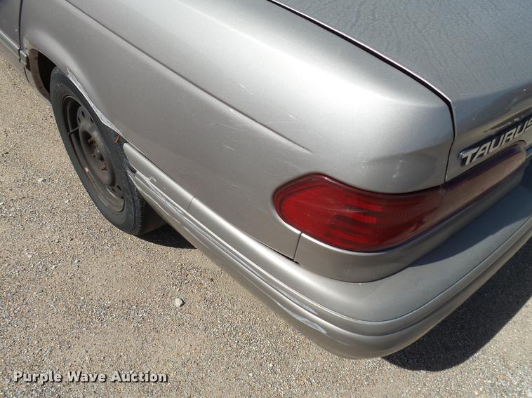 image for item L3252 1995 Ford Taurus GL