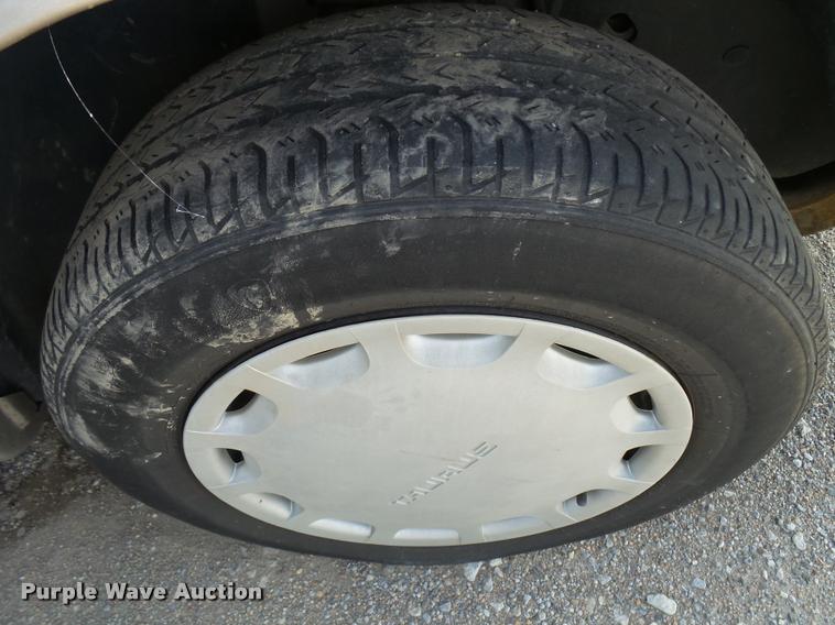 image for item L3252 1995 Ford Taurus GL