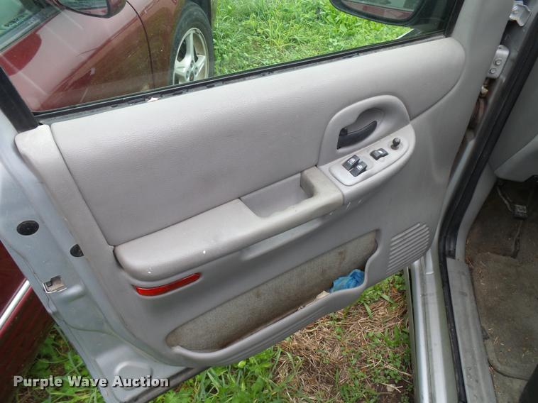 image for item L3260 2003 Oldsmobile Silhouette van