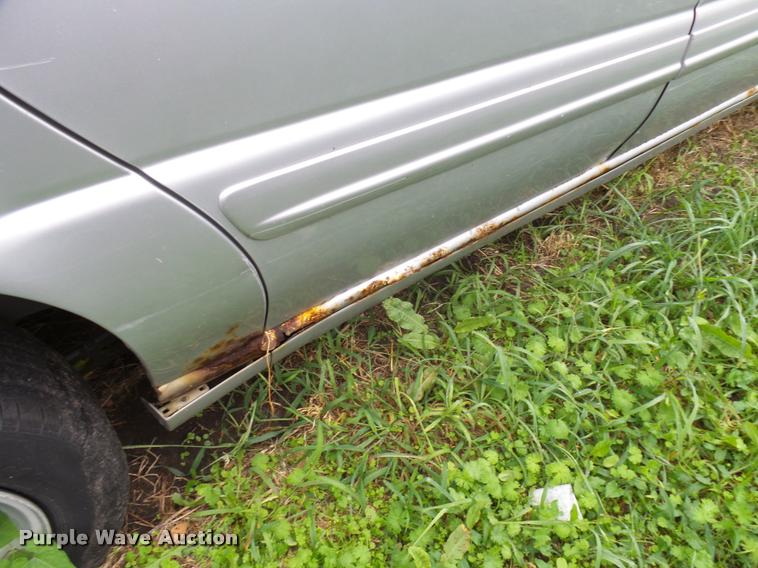 image for item L3260 2003 Oldsmobile Silhouette van