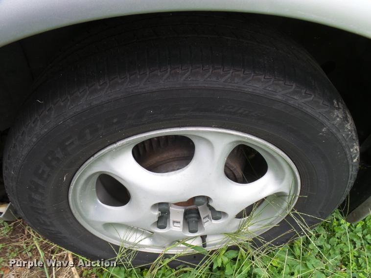 image for item L3260 2003 Oldsmobile Silhouette van