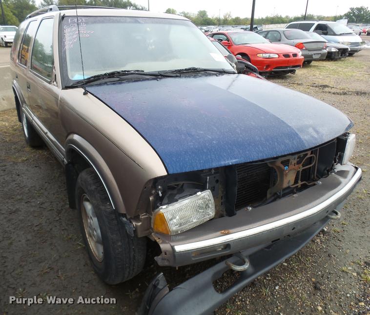 image for item L3267 1997 Chevrolet Blazer SUV