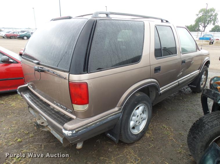 image for item L3267 1997 Chevrolet Blazer SUV