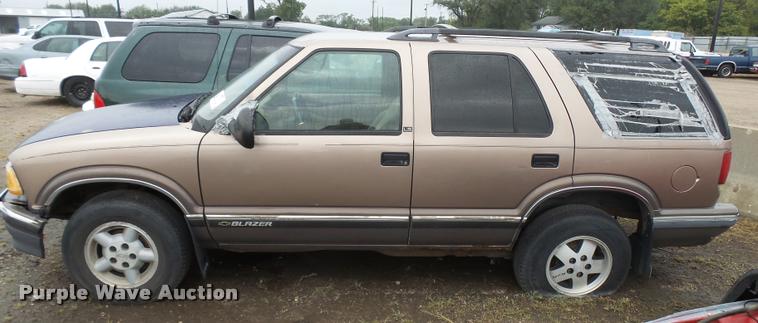 image for item L3267 1997 Chevrolet Blazer SUV
